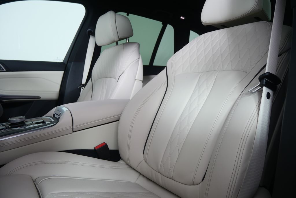 Thumbnail: 2026 BMW X5 - 11