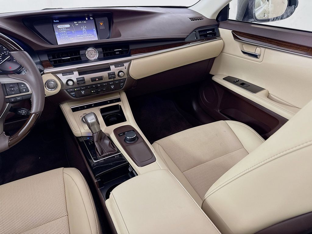 Thumbnail: 2017 Lexus ES - 21