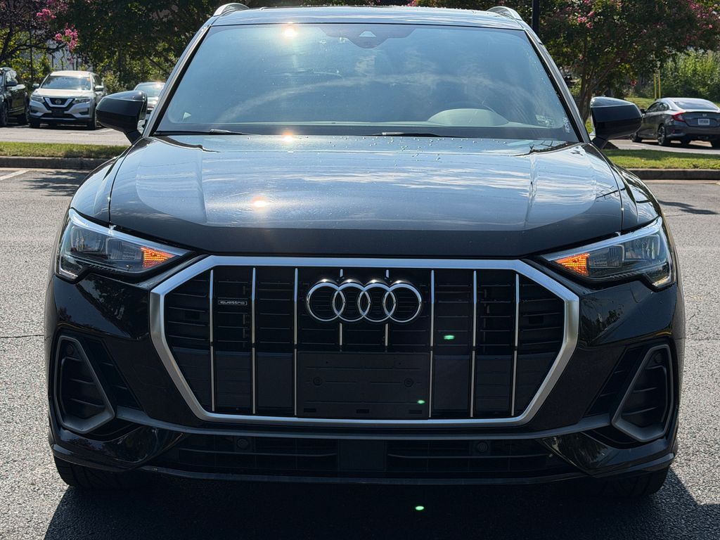 Thumbnail: 2021 Audi Q3 - 2