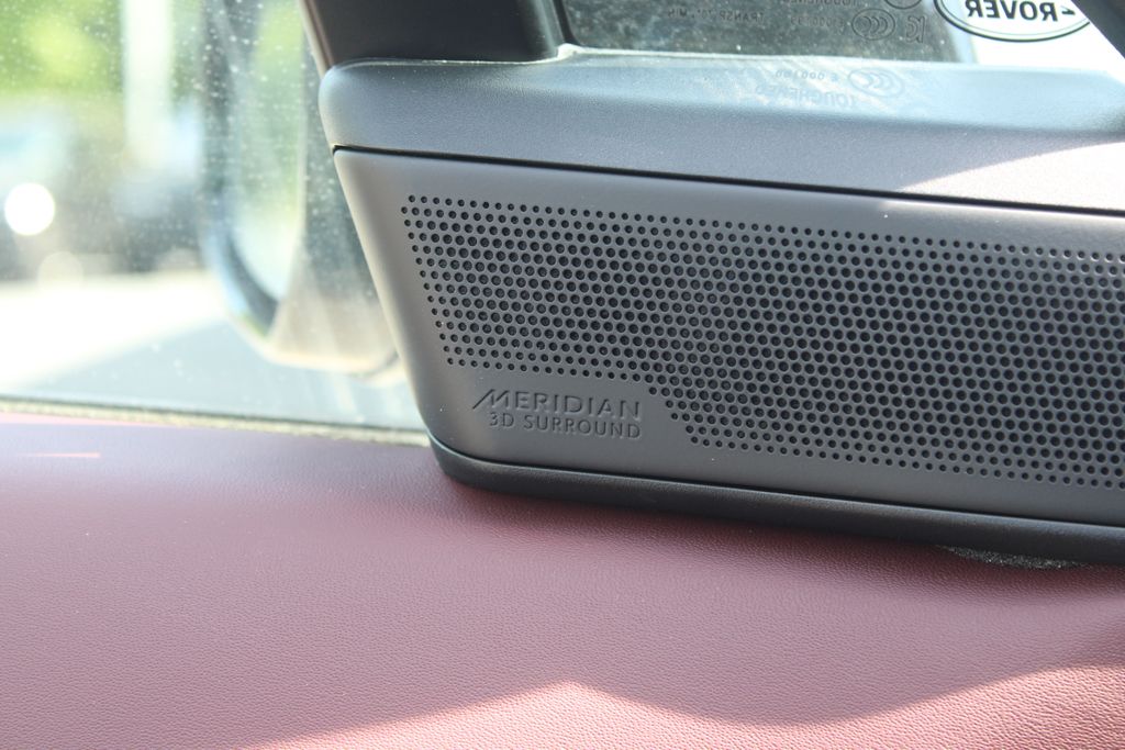 New 2026 Black Land Rover Dynamic SE image 9