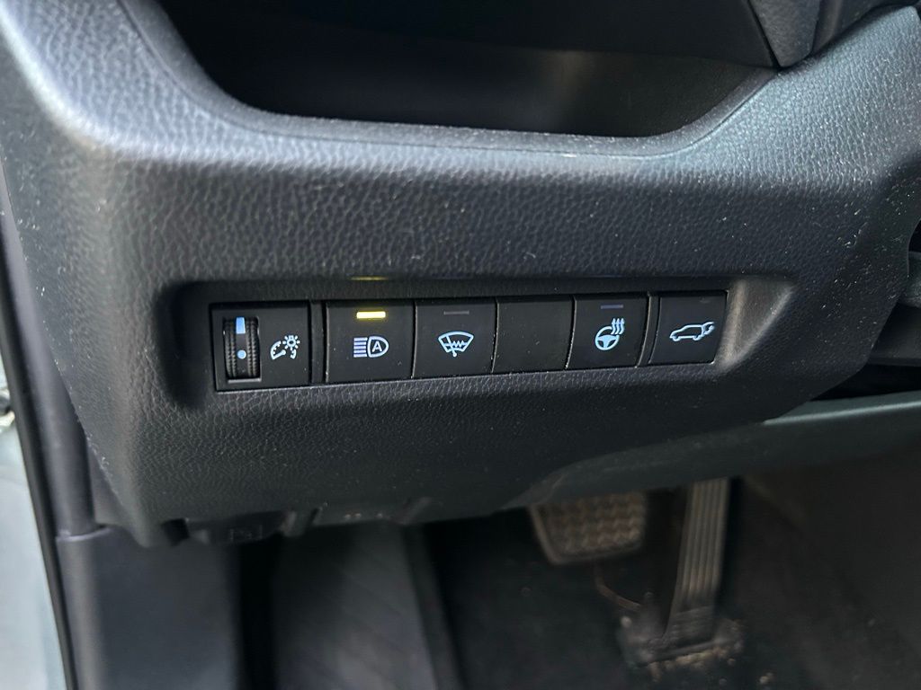 Thumbnail: 2021 Toyota RAV4 - 19