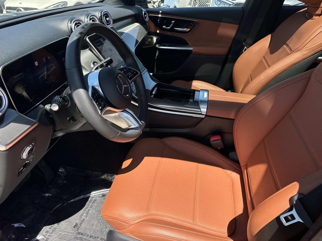 Thumbnail: 2025 Mercedes-Benz GLC - 15