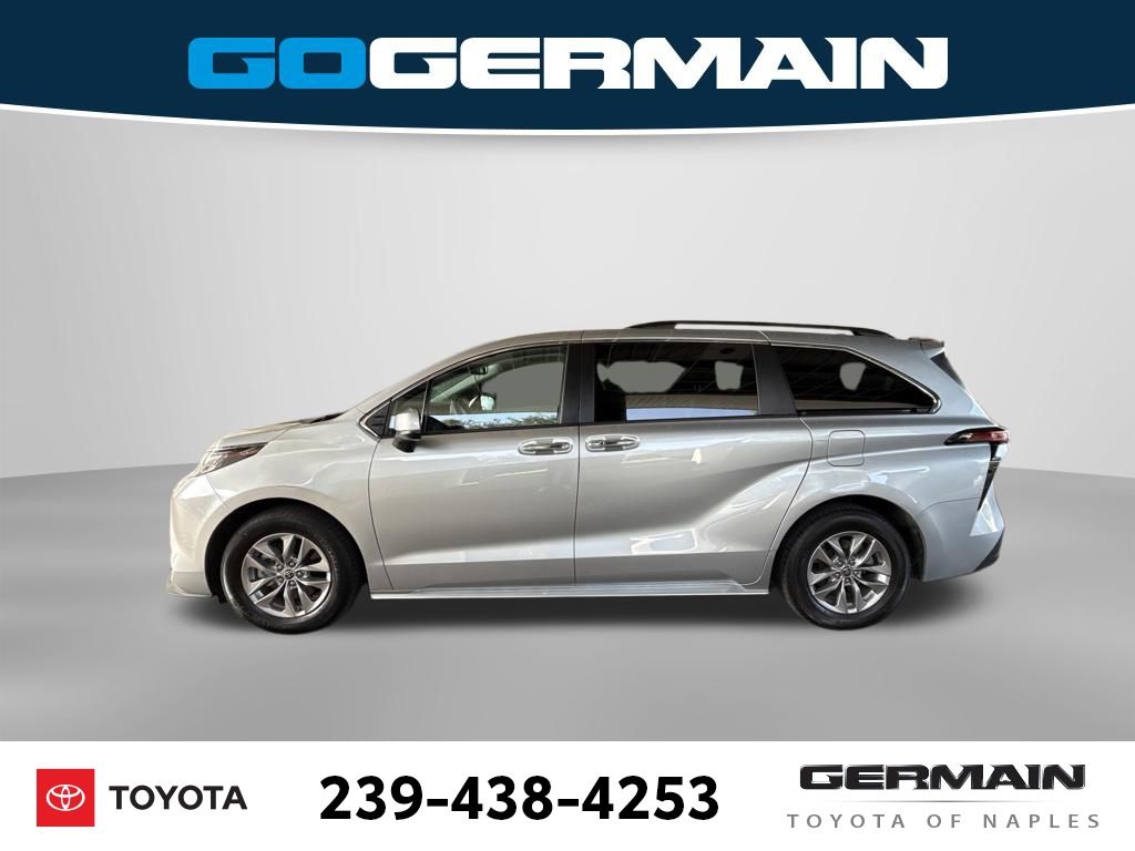 Used 2022 Silver Toyota XLE image 2