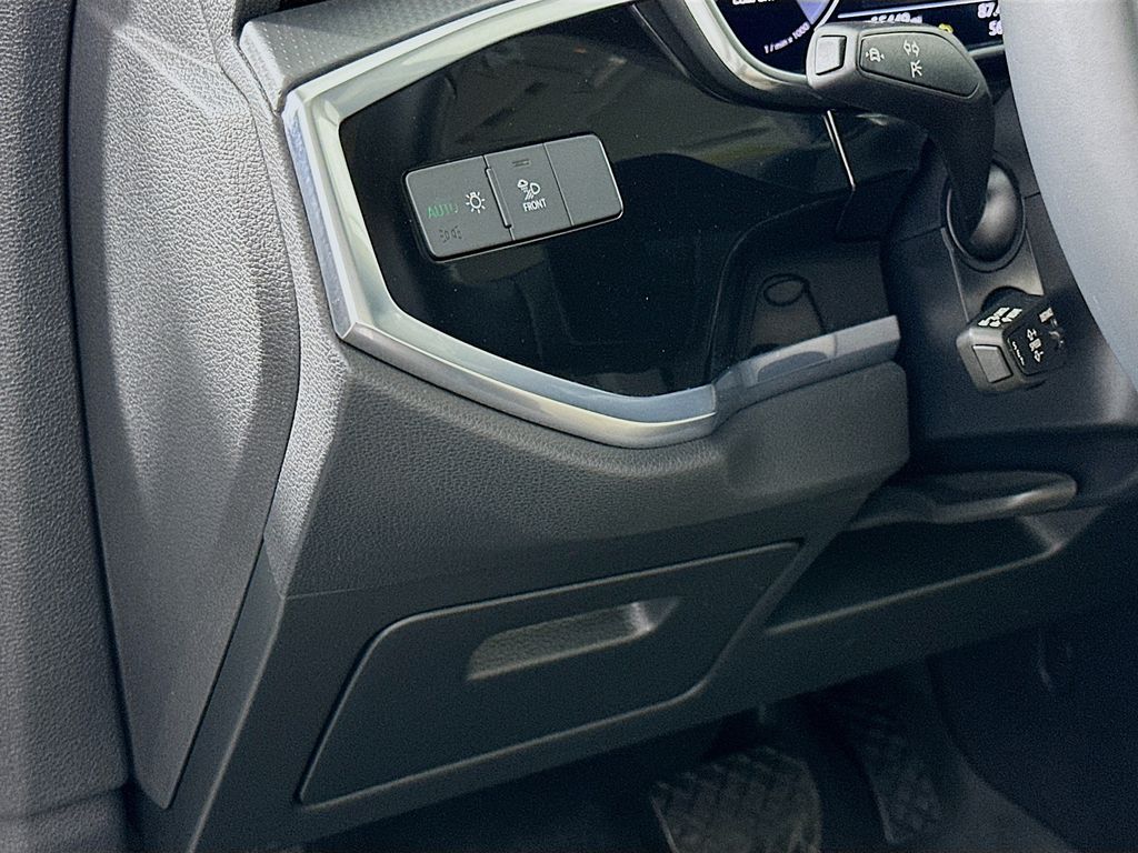 Thumbnail: 2021 Audi Q3 - 10