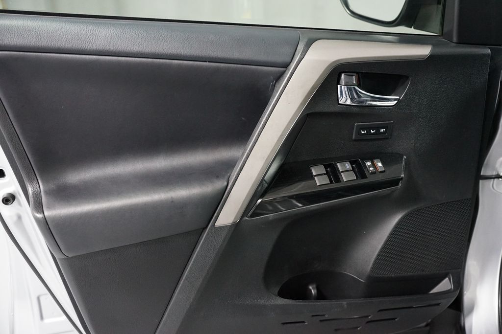 Thumbnail: 2017 Toyota RAV4 - 30