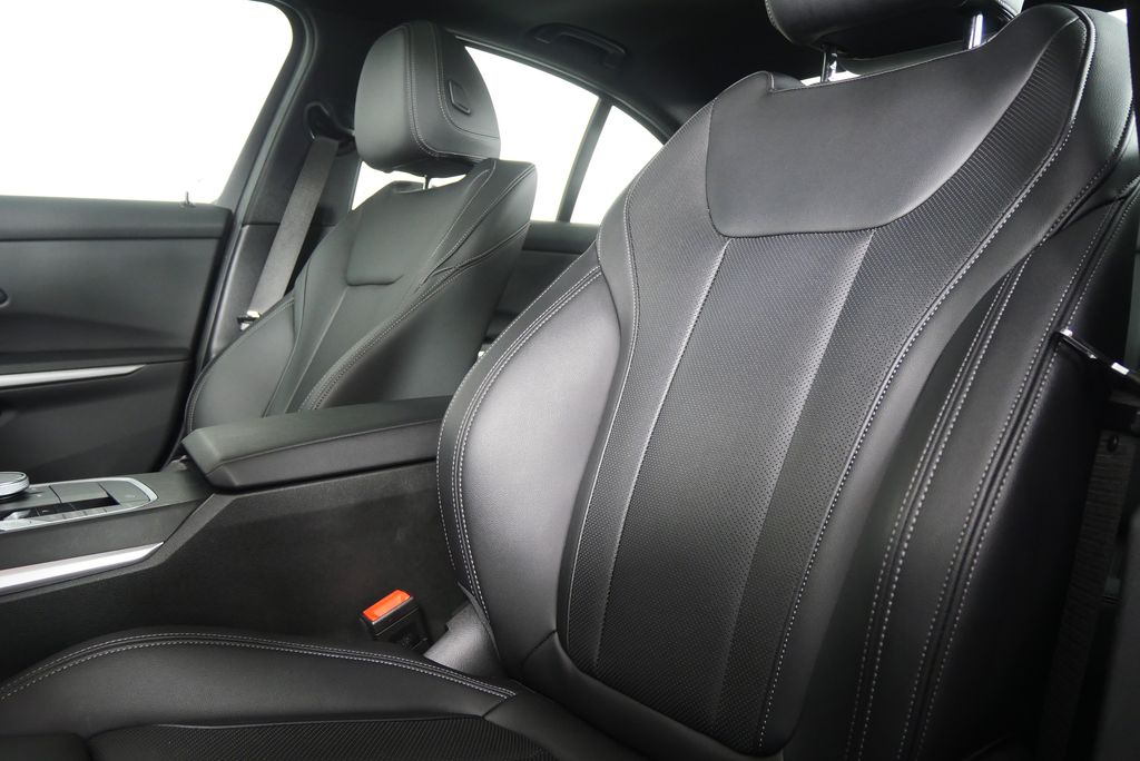 Thumbnail: 2024 BMW 3 Series - 10