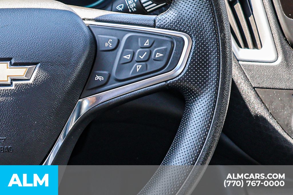 Used 2024 White Chevrolet LT image 34