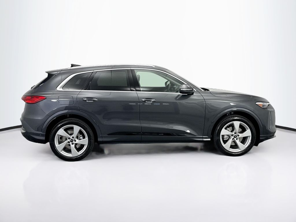 Thumbnail: 2025 Audi Q5 - 4