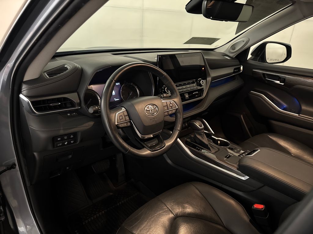 Certified Used 2021  Toyota Limited image 6