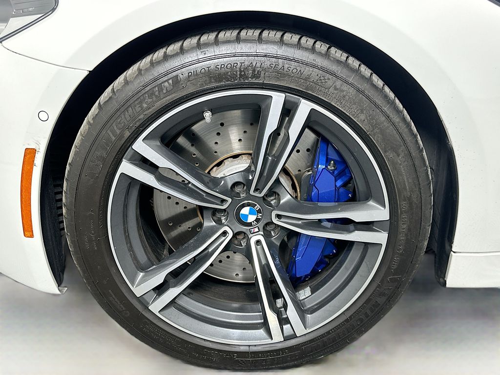 Thumbnail: 2019 BMW M5 - 32