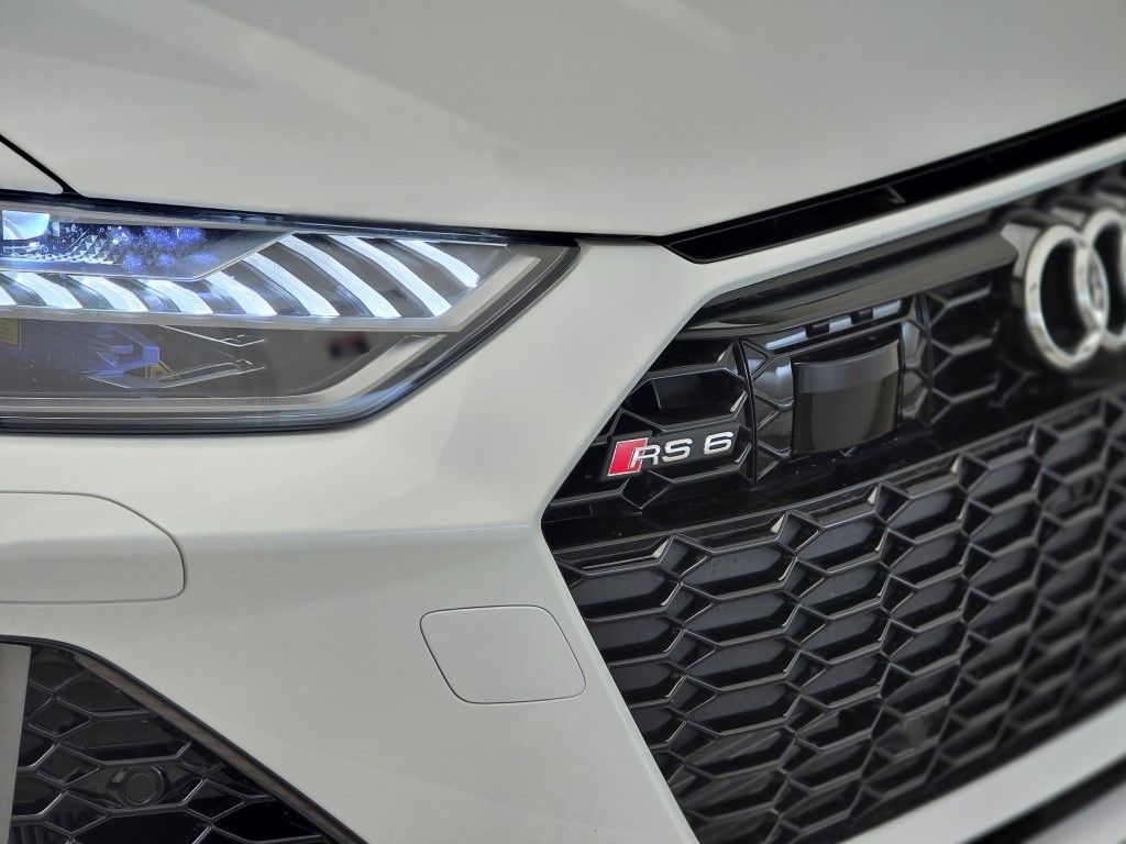 Thumbnail: 2024 Audi RS 6 - 6