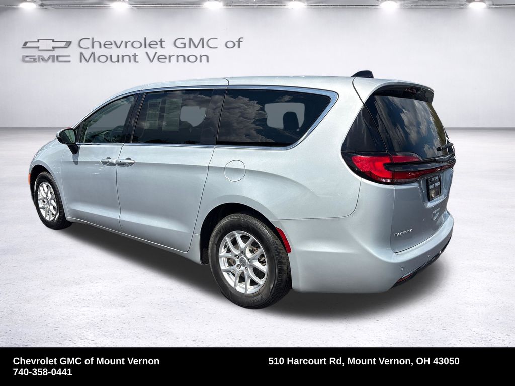 View vehicle photo 7
