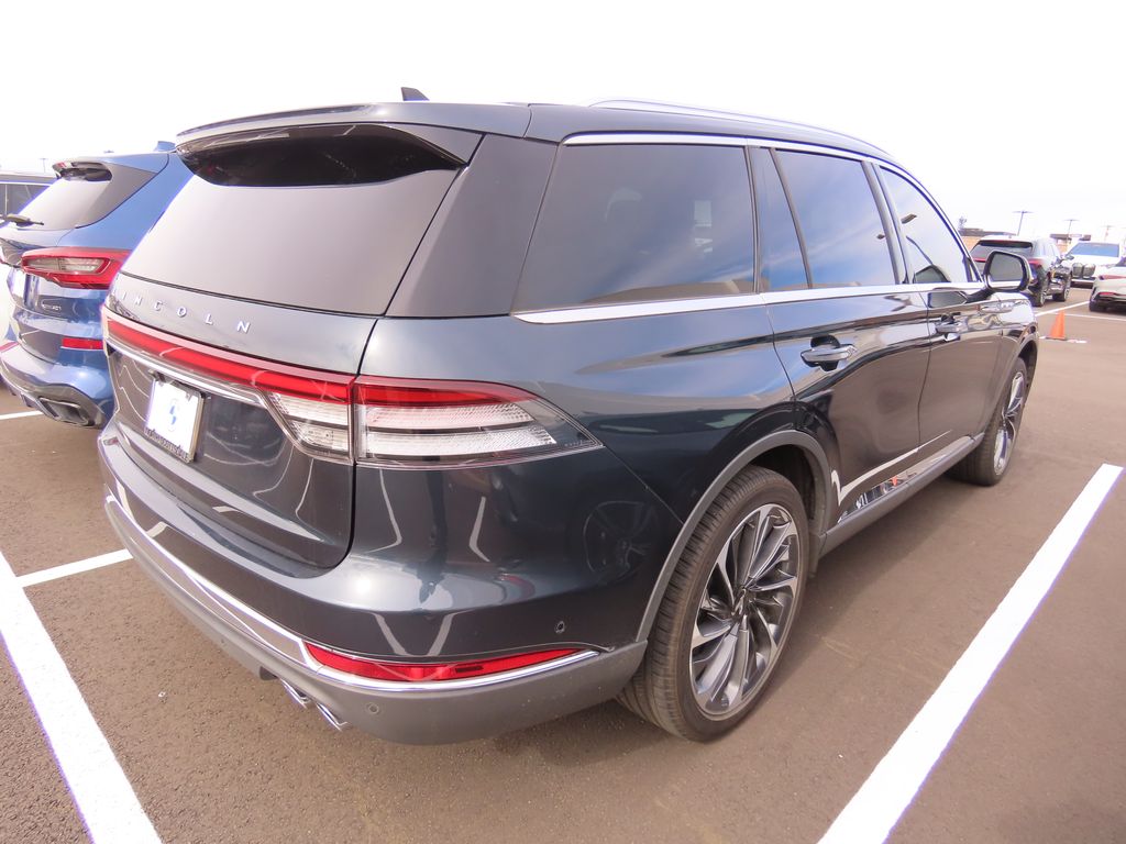 Thumbnail: 2022 Lincoln Aviator - 3