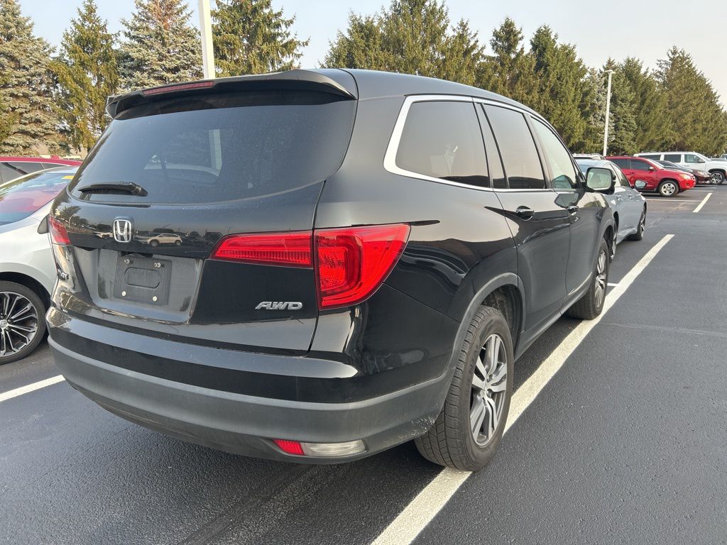 Thumbnail: 2017 Honda Pilot - 3