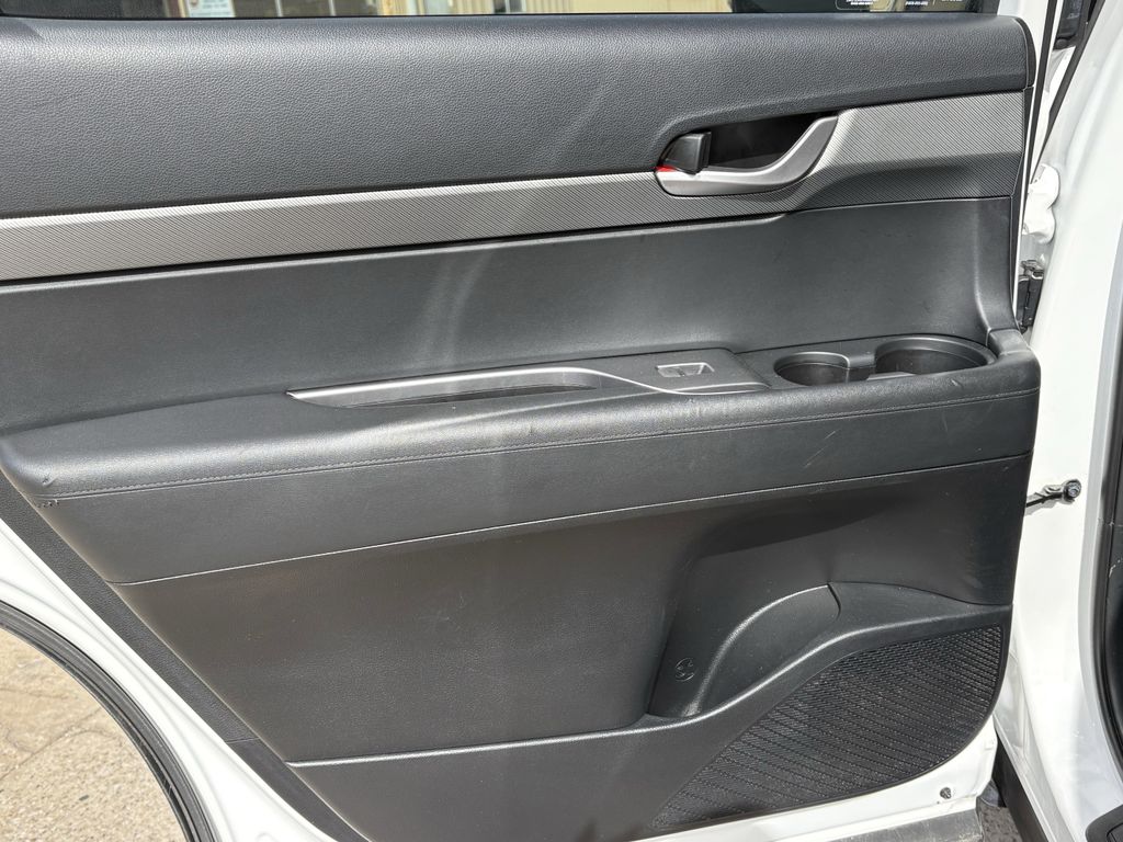 Used 2023 Hyper White Hyundai SEL image 23