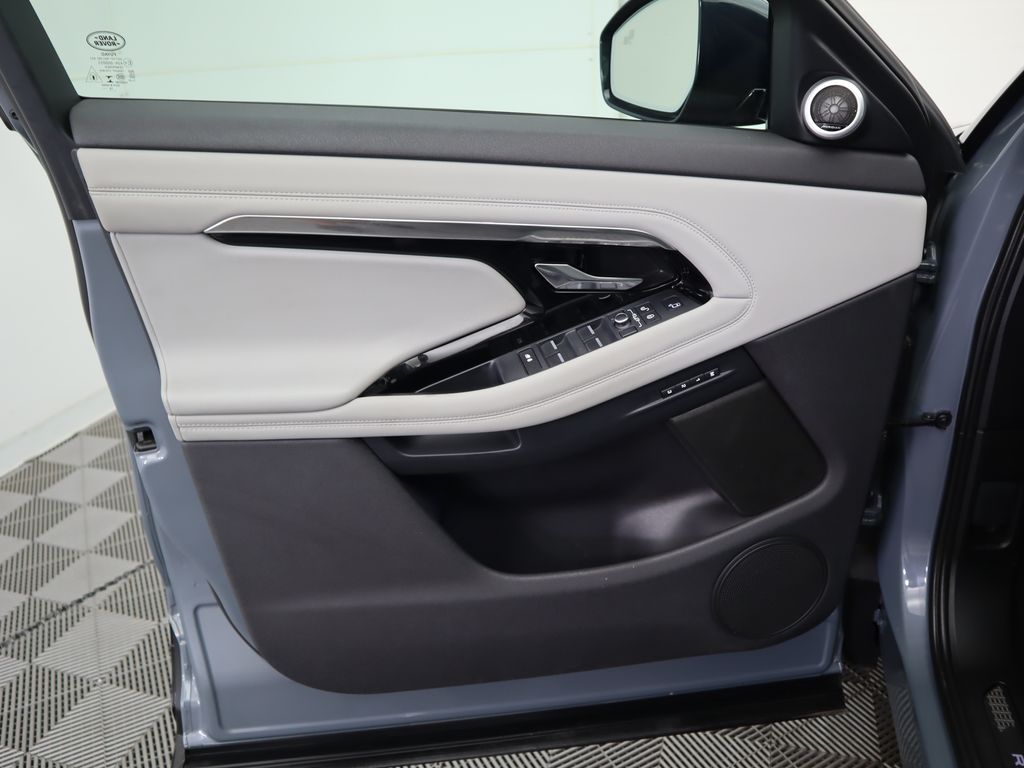 Thumbnail: 2020 Land Rover Range Rover Evoque - 24
