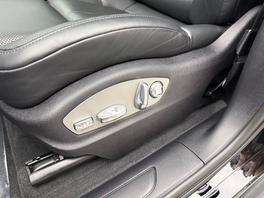 Thumbnail: 2026 Porsche Macan - 25