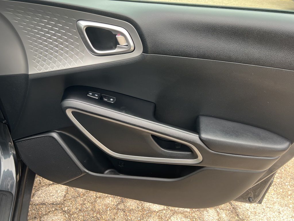 2023 Kia Soul LX photo