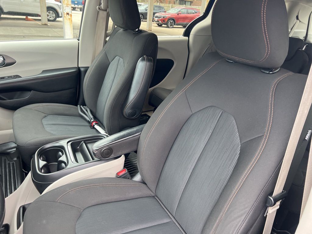 2020 Chrysler Pacifica Touring photo