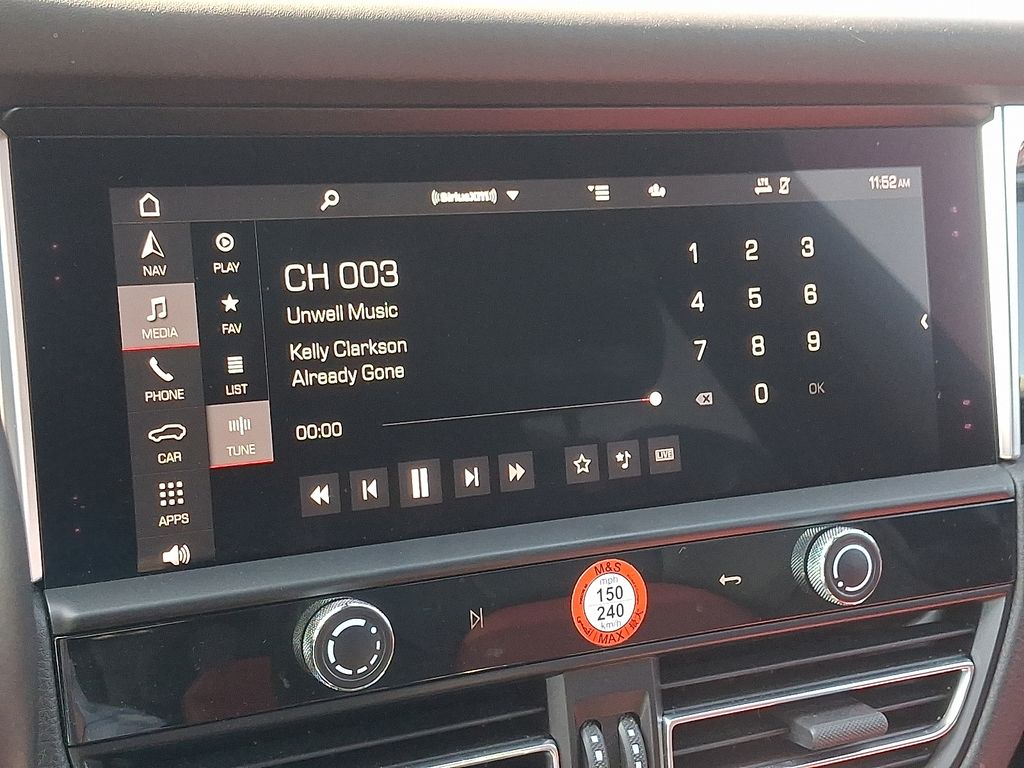 Thumbnail: 2023 Porsche Macan - 20