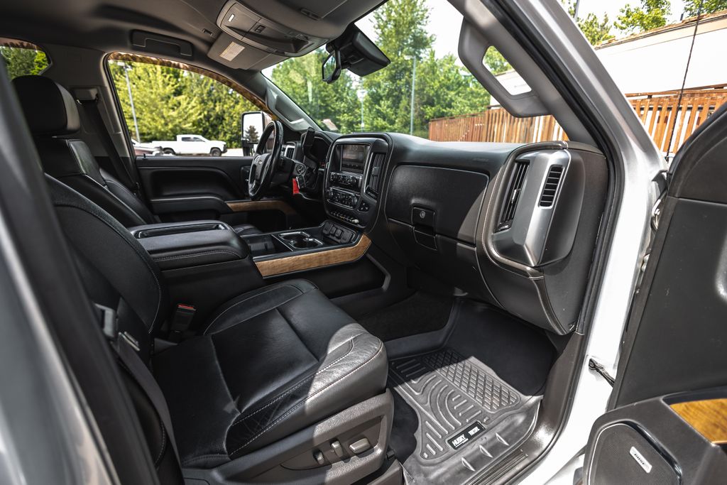 2015 Chevrolet Silverado 2500HD Built After Aug 14 LTZ thumbnail 30