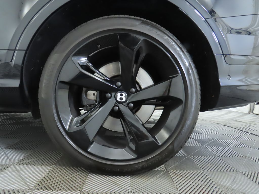 Thumbnail: 2023 Bentley Bentayga - 32