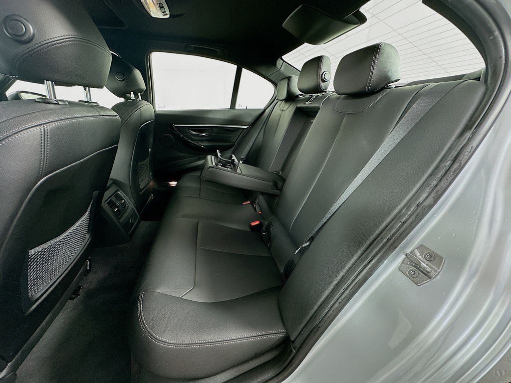 Thumbnail: 2016 BMW 3 Series - 24