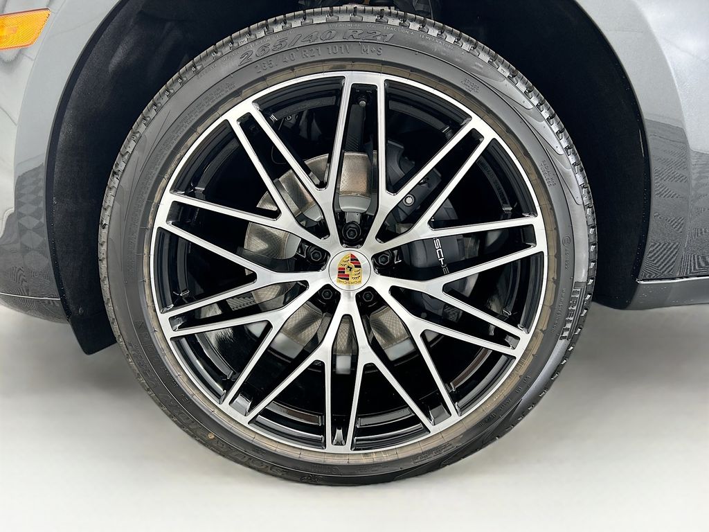 Thumbnail: 2026 Porsche Macan - 31
