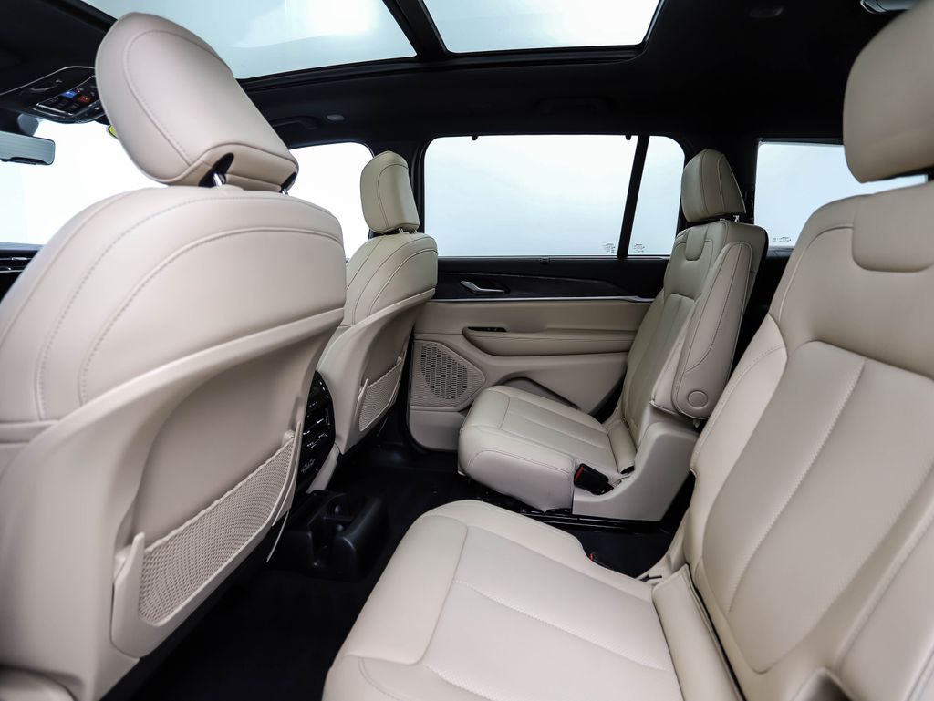 2023 Jeep Grand Cherokee L Limited Edition 19