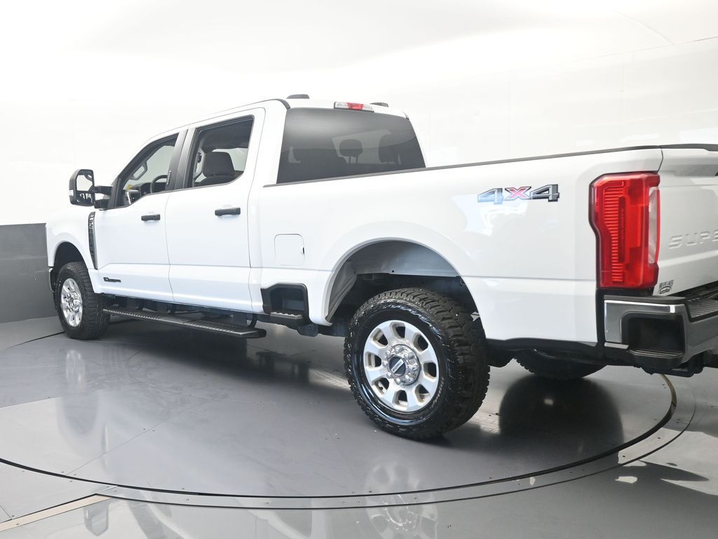 Used 2024 Oxford White Ford XLT image 3