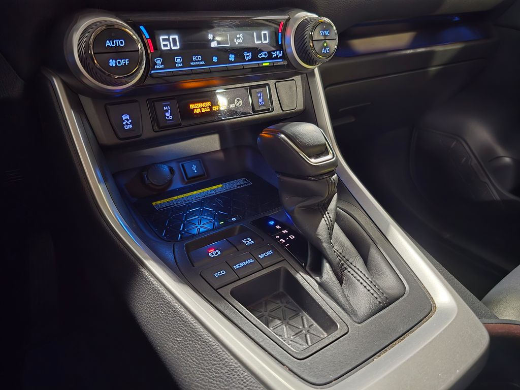 Thumbnail: 2021 Toyota RAV4 - 24