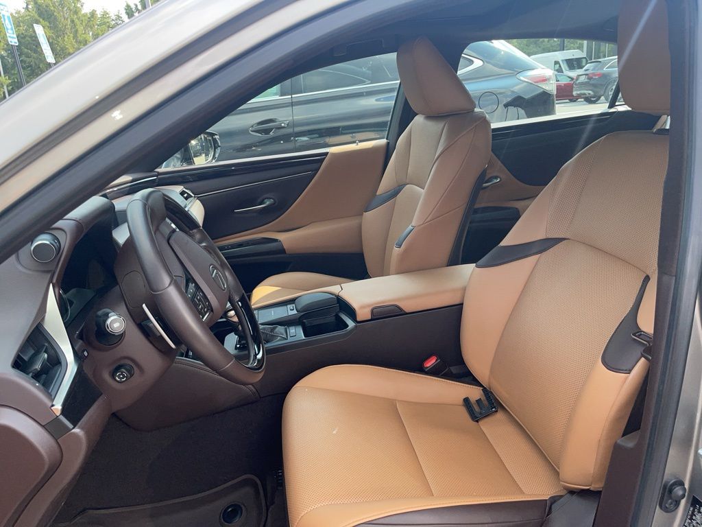 Thumbnail: 2019 Lexus ES - 3