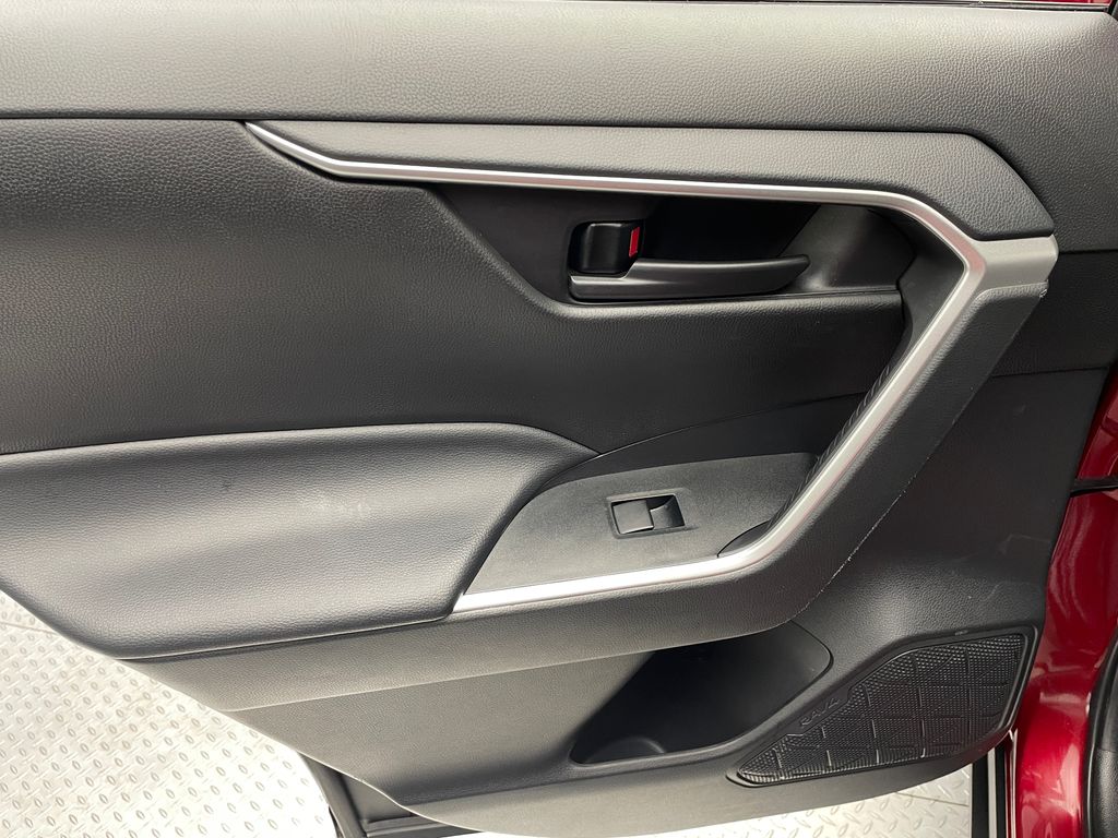 2022 Toyota RAV4 LE 14