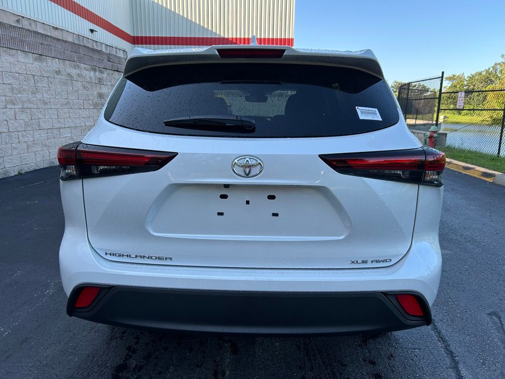 Thumbnail: 2025 Toyota Highlander - 4