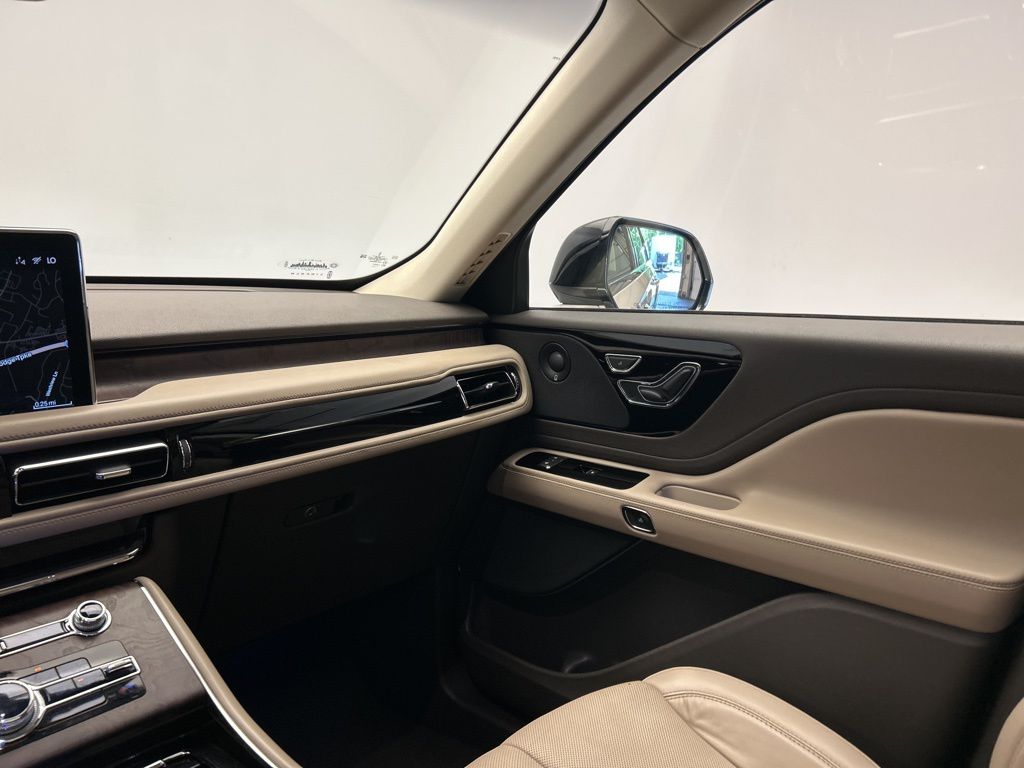 Thumbnail: 2022 Lincoln Aviator - 25