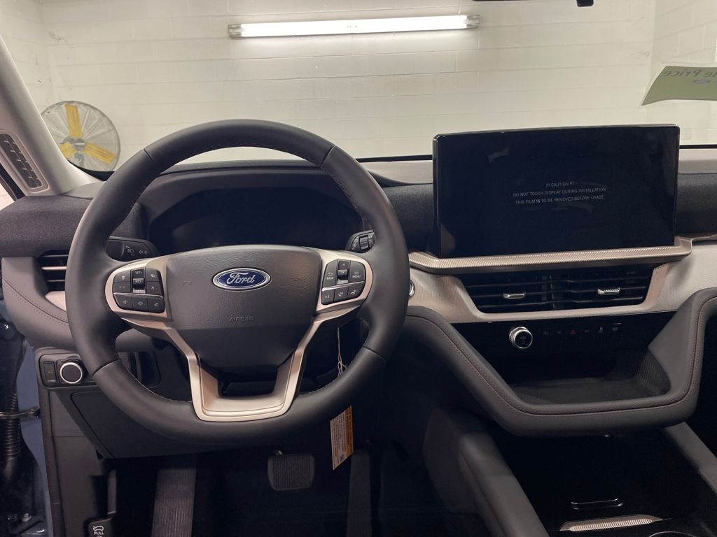 2025 Ford Explorer photo 4