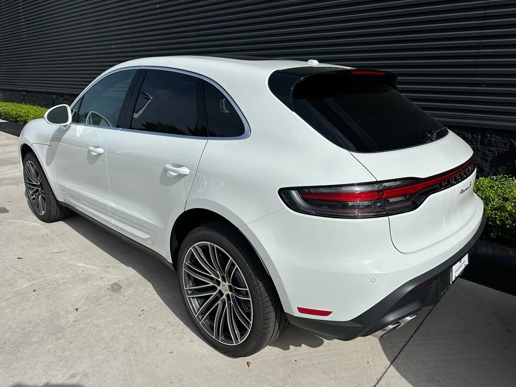 Thumbnail: 2026 Porsche Macan - 3