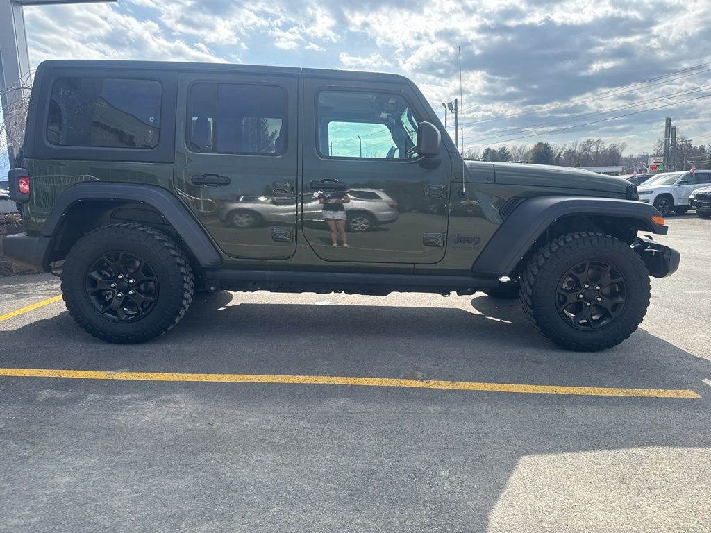 View vehicle photo 2
