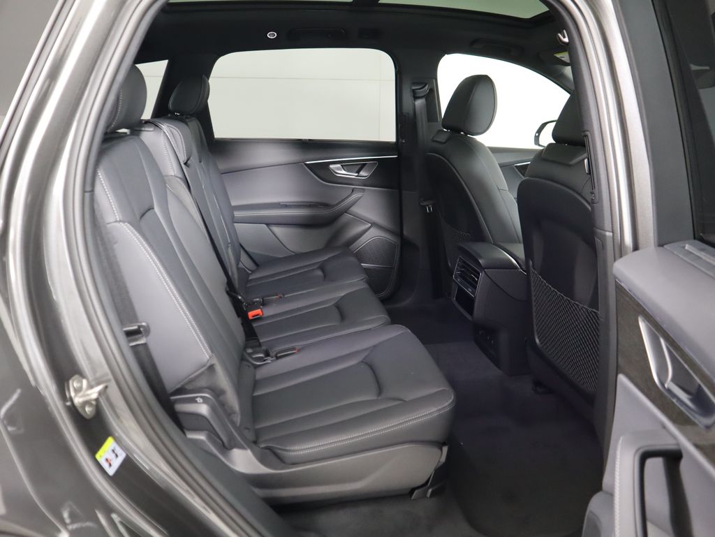 Thumbnail: 2026 Audi Q7 - 25