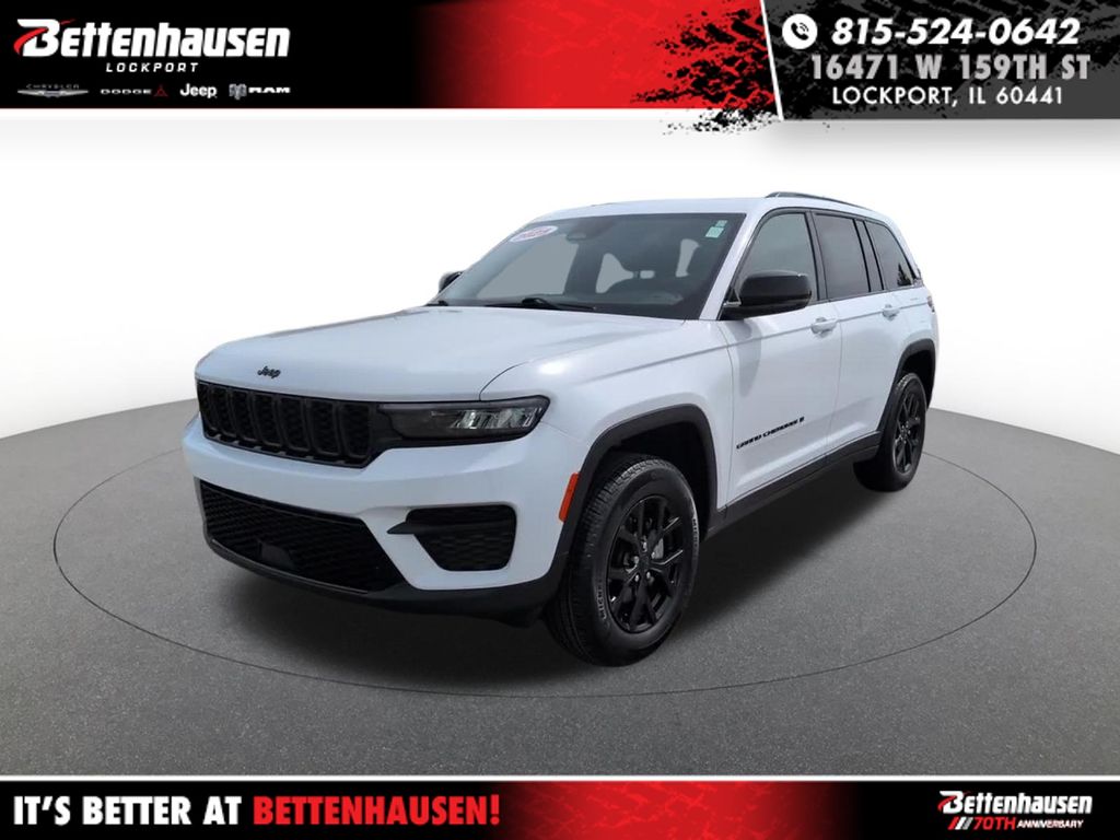 Bright White Clearcoat 2025 Jeep Grand Cherokee SUV / Crossover Four-Wheel Drive 8-Speed Automatic