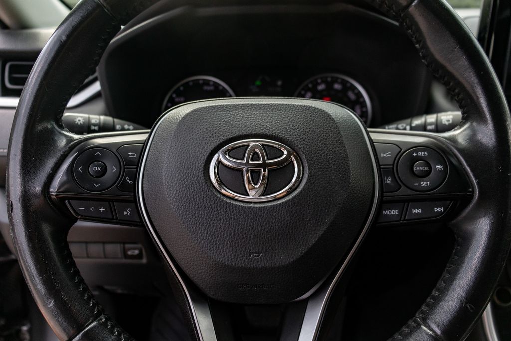 2021 Toyota RAV4 Hybrid XLE Premium 19