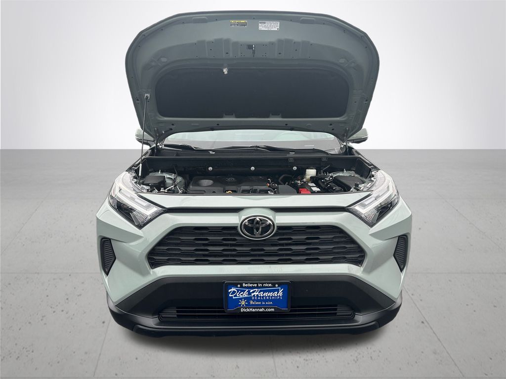 2022 Toyota RAV4 XLE photo 4
