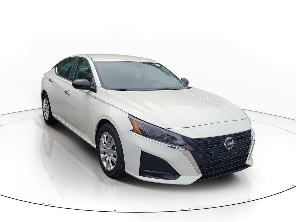 Glacier White 2024 Nissan Altima Sedan Front-Wheel Drive Continuously Variable Transmission
