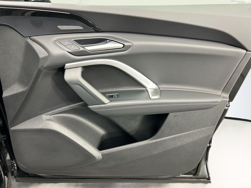 Thumbnail: 2025 Audi Q5 - 24