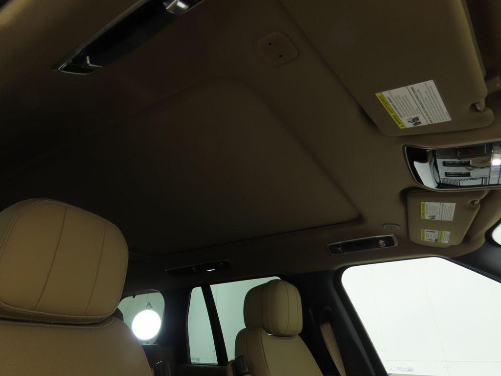 2025 Land Rover Range Rover SE 20