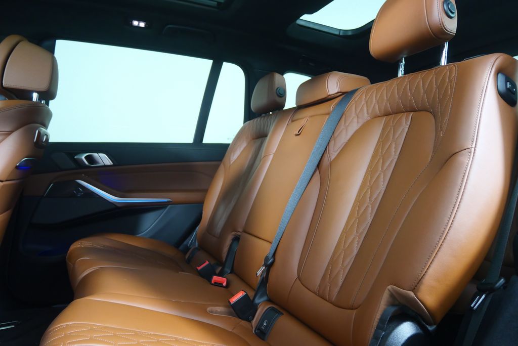 Thumbnail: 2025 BMW X7 - 15