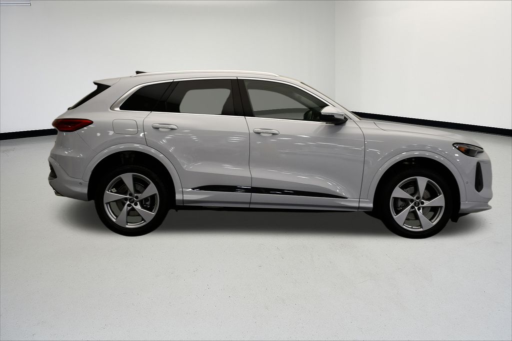 Thumbnail: 2025 Audi Q5 - 6