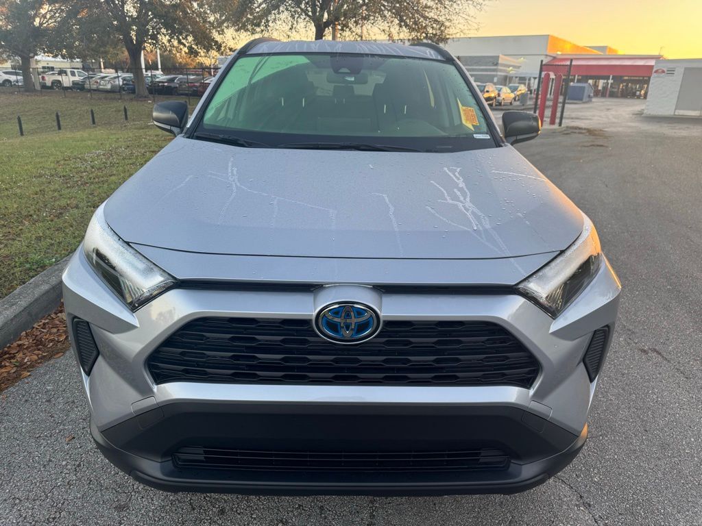 2024 Toyota RAV4 LE 8