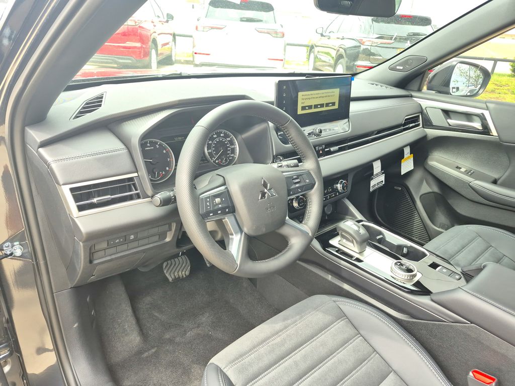 2026 Mitsubishi Outlander LE - 8