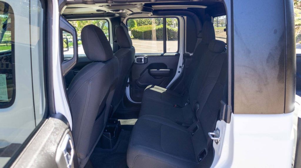 Used 2023 Jeep Gladiator Willys 4D Crew Cab